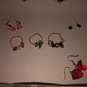 EARRINGS & RINGS 3 EACH